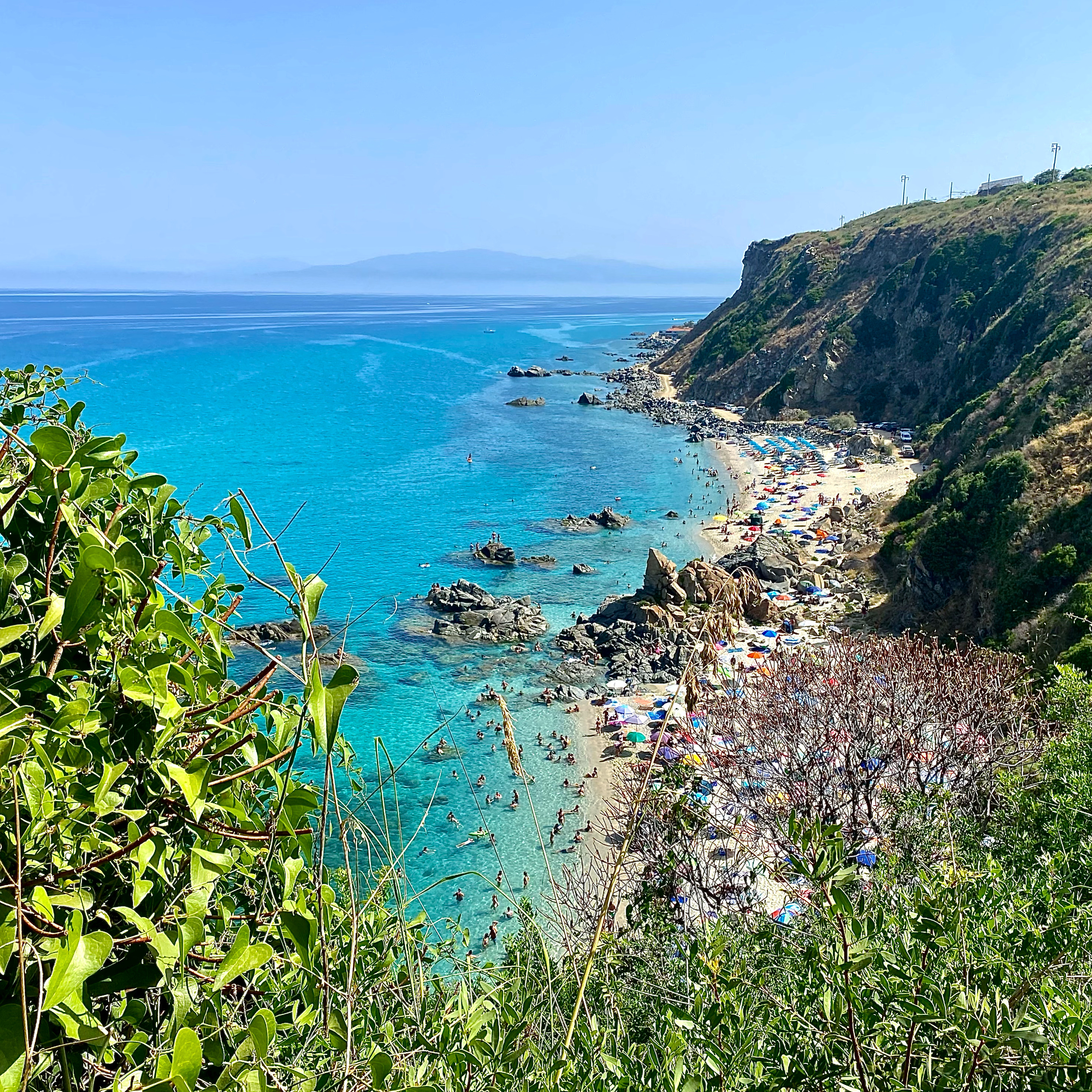 Acqua turchese cristallina a Paradiso del Sub, la baia delle immersioni a Zambrone.