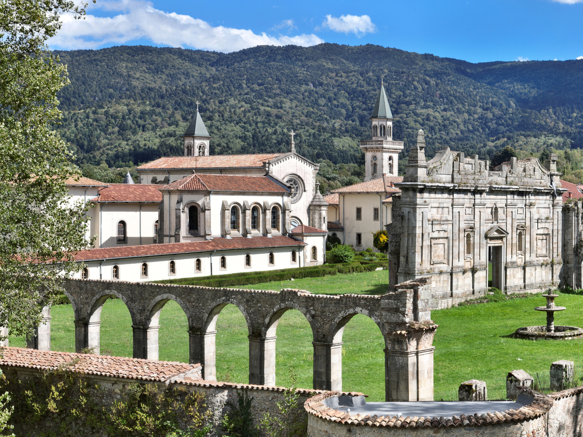 Certosa di Serra San Bruno nell'entroterra boscoso della Calabria centrale.