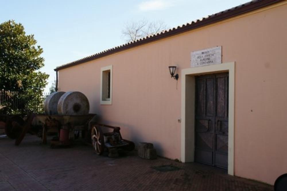 Insediamento rupestre e area museale di Zungri.