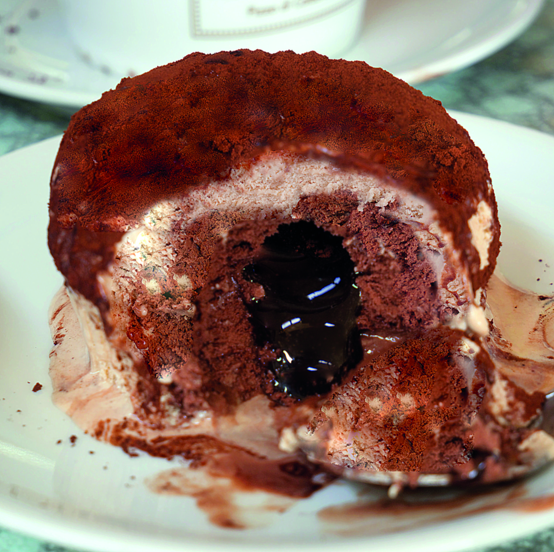 Tartufo di Pizzo servito a Pizzo Calabro.