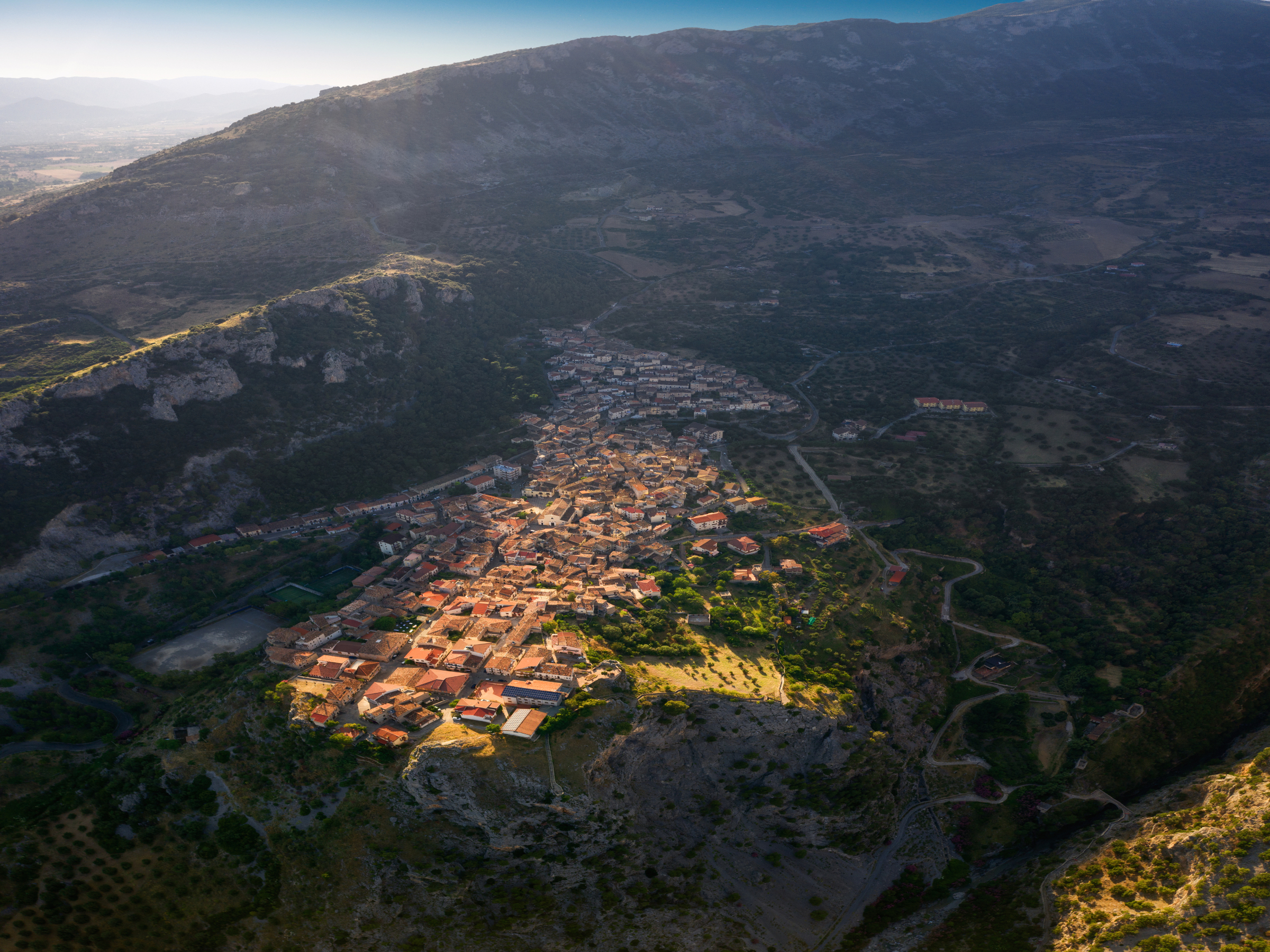 Il borgo arbëreshë di Civita ai piedi del Pollino.