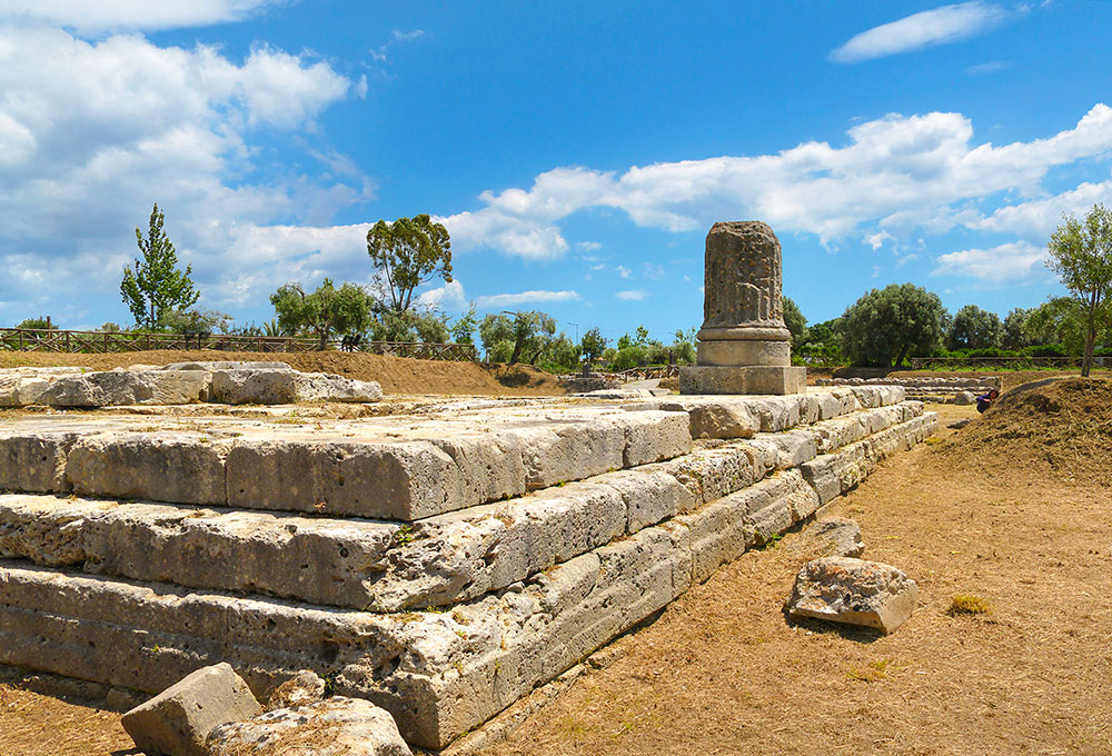 Resti archeologici al Parco Archeologico di Locri Epizefiri.