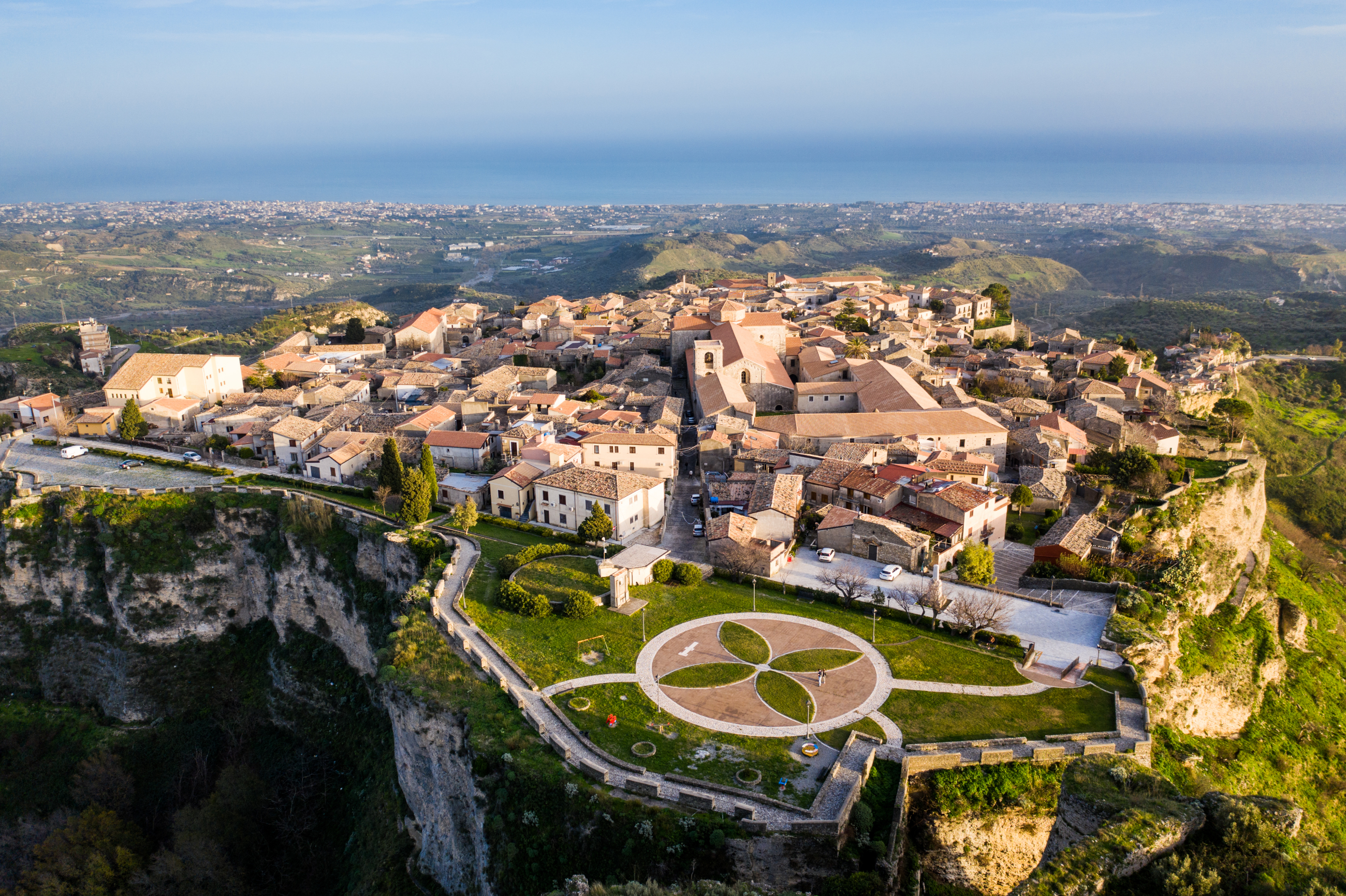 Centro storico di Gerace nell'entroterra ionico meridionale.
