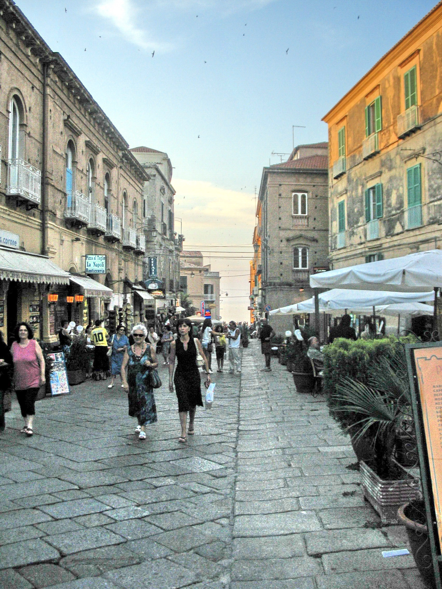 Centro storico di Tropea lungo Corso Vittorio Emanuele III.